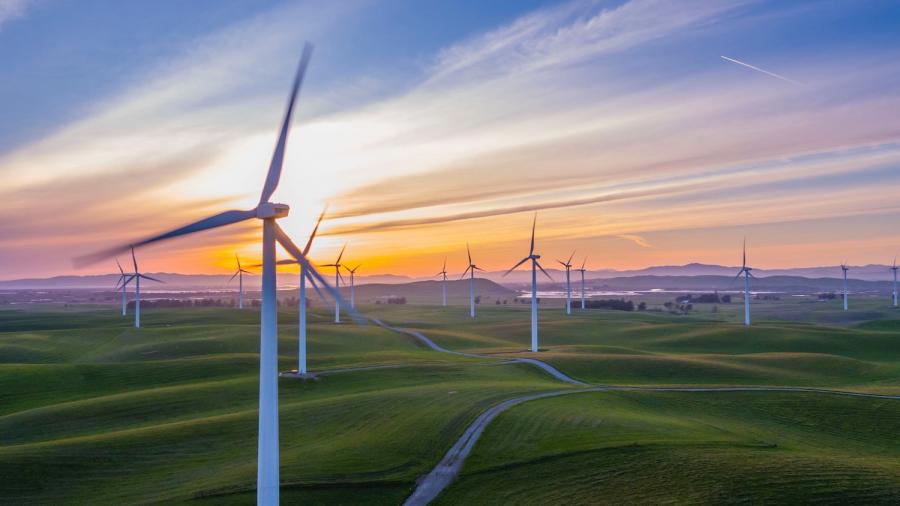 Windmolens in de avondzon